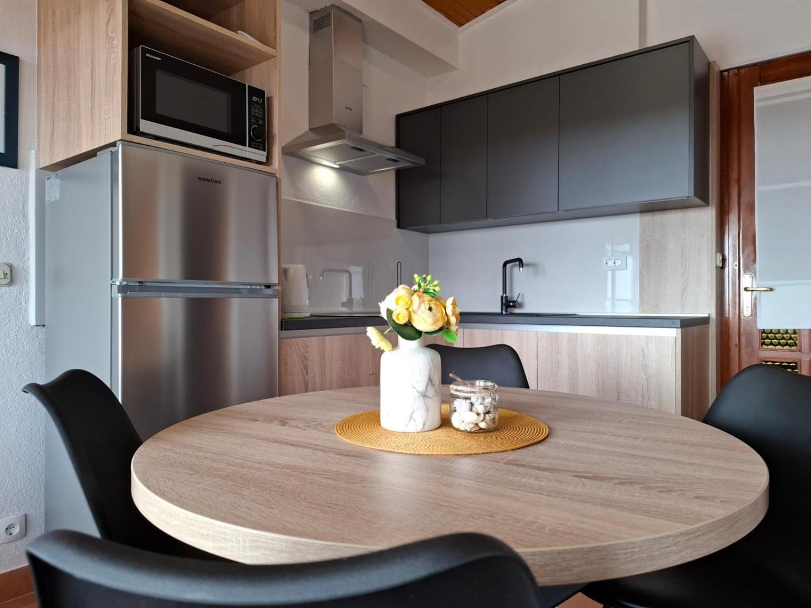 Apartmani Sarlija Pakostane Ngoại thất bức ảnh